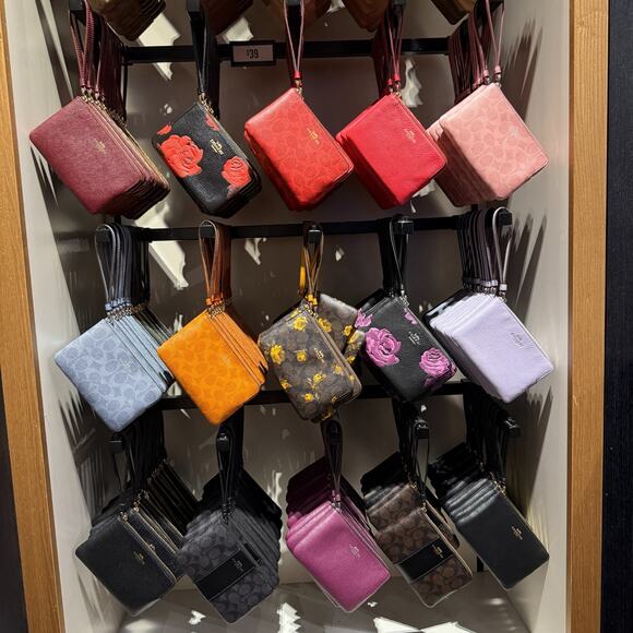 Last 2‼️Coach Corner Zip Wristlet With Floral Print CCJ70 - Picture 5 of 5